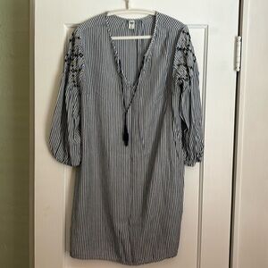 Old navy shift dress with floral sleeve design